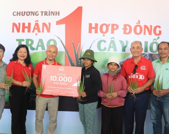 GENERALI VIETNAM TRAO TẶNG CÂY GIỐNG NHA ĐAM CHO ĐỒNG BÀO RAGLAI Ở NINH THUẬN